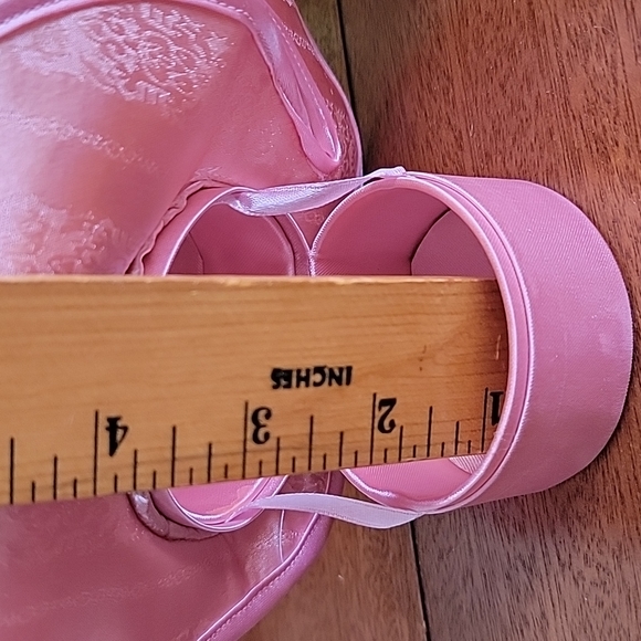 Putting on the Ritz Jewelry Unique Gift Box Victorian Bonnet 👒  with Hat Box - Picture 7 of 11